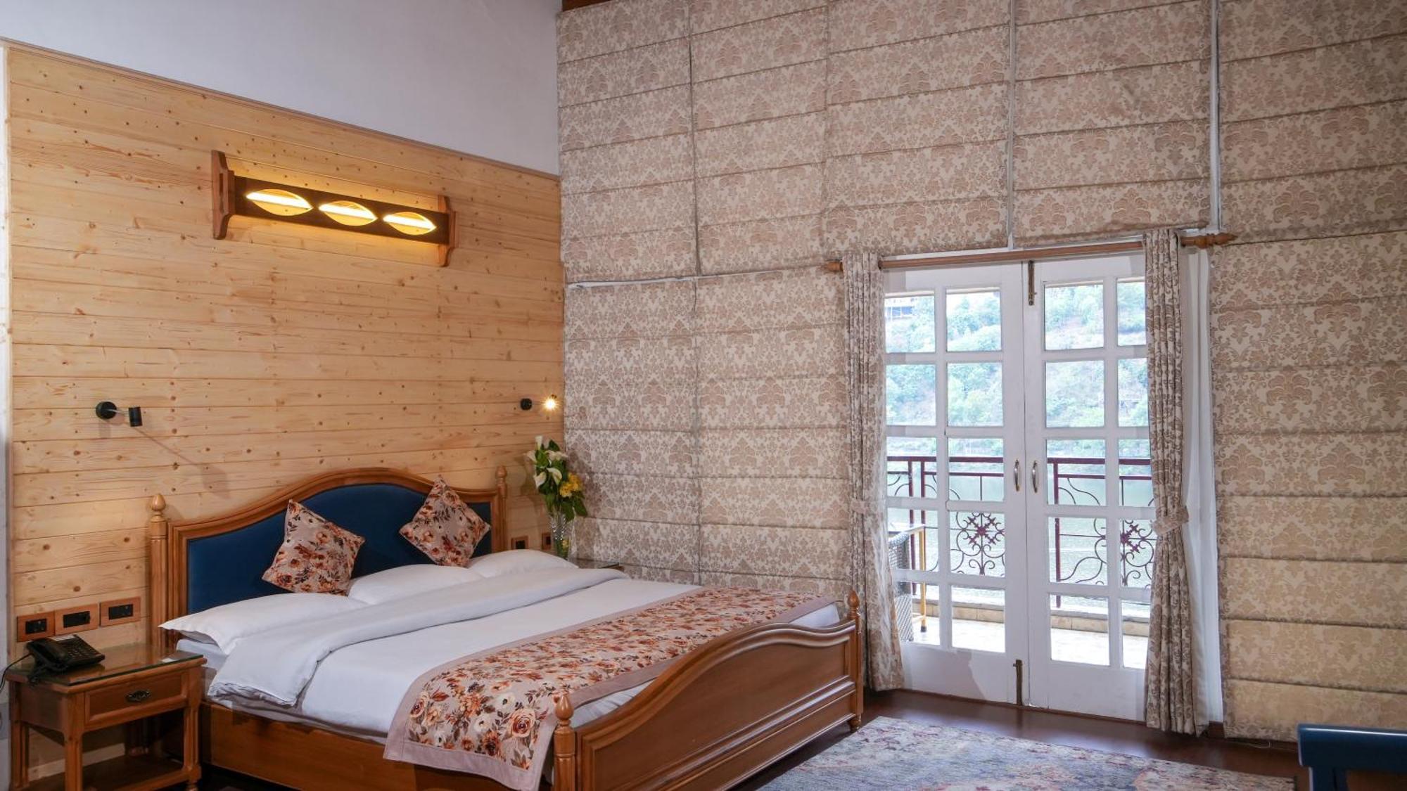 Neelesh Inn- A Luxury Lake View Hotel- 20 Kms From Nainital Bhimtal Ngoại thất bức ảnh