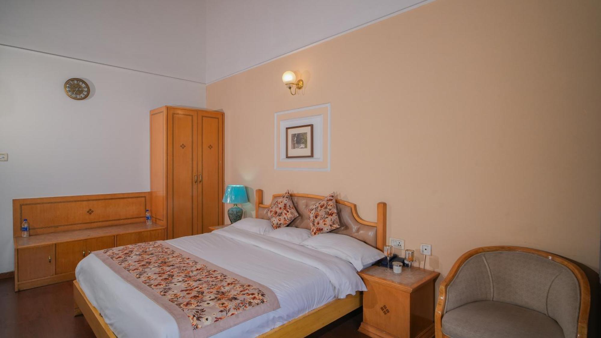 Neelesh Inn- A Luxury Lake View Hotel- 20 Kms From Nainital Bhimtal Ngoại thất bức ảnh