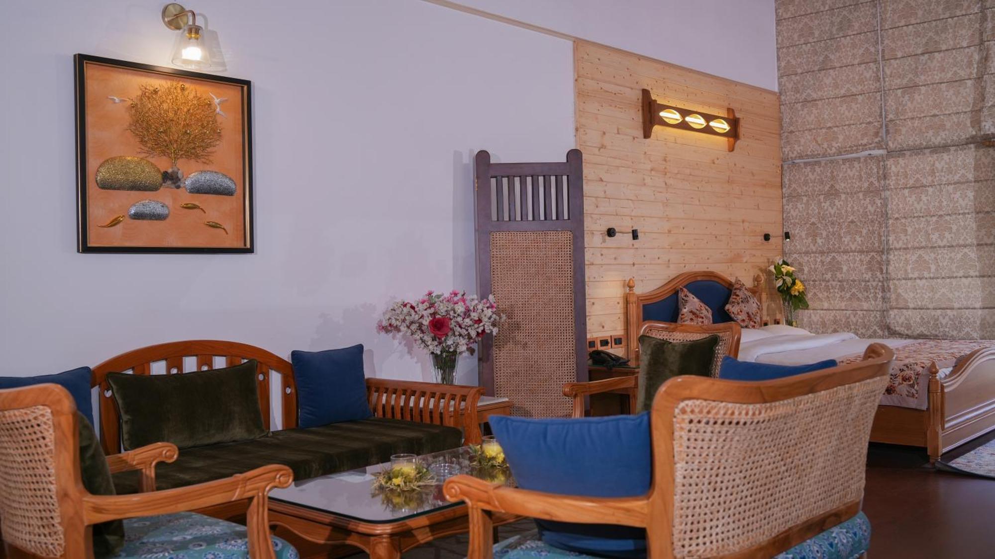 Neelesh Inn- A Luxury Lake View Hotel- 20 Kms From Nainital Bhimtal Ngoại thất bức ảnh
