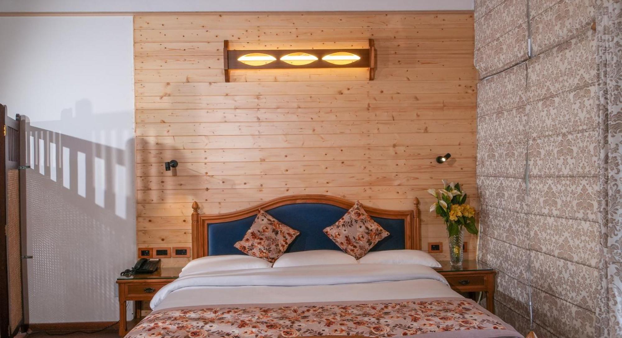 Neelesh Inn- A Luxury Lake View Hotel- 20 Kms From Nainital Bhimtal Ngoại thất bức ảnh