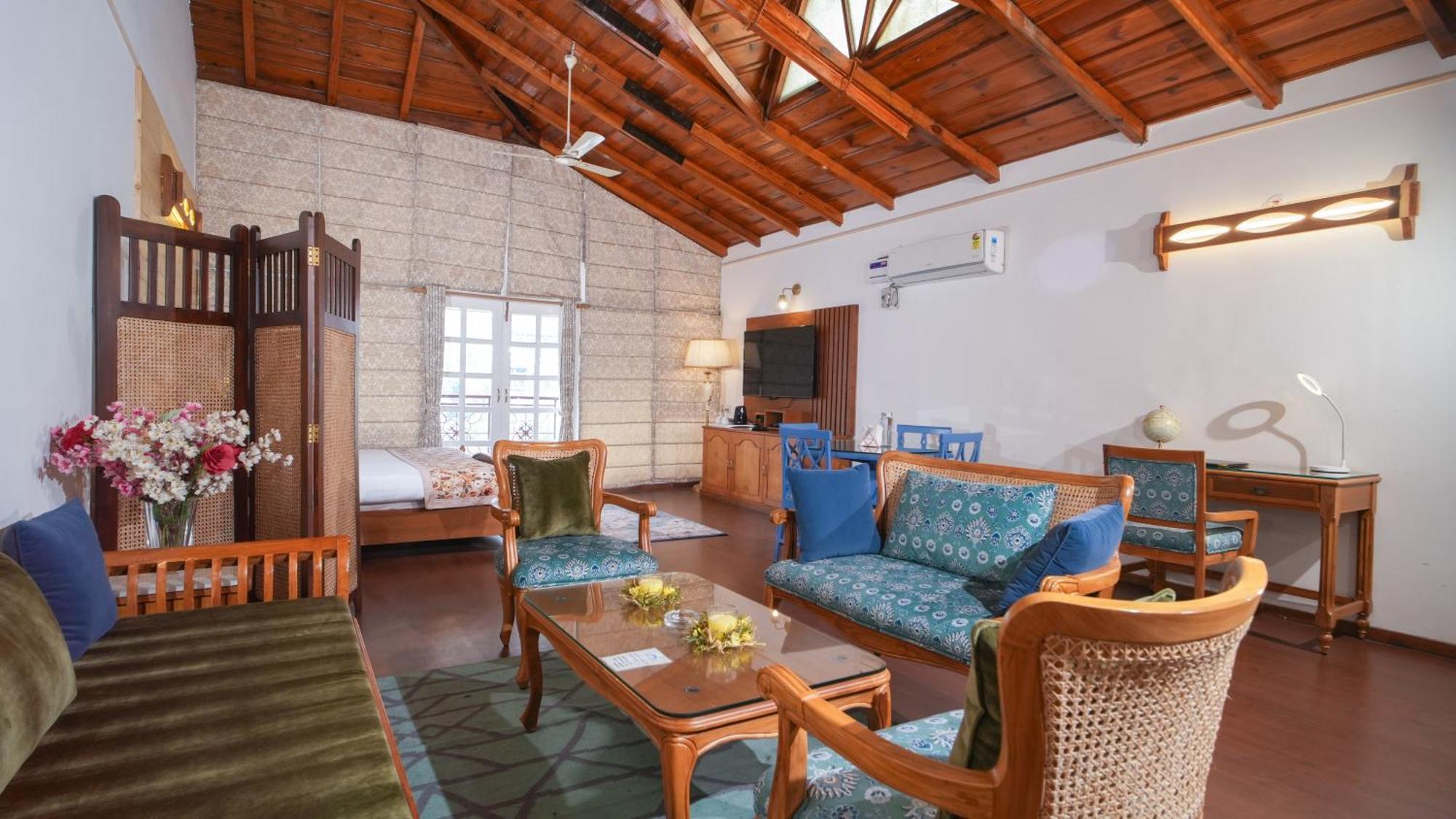 Neelesh Inn- A Luxury Lake View Hotel- 20 Kms From Nainital Bhimtal Ngoại thất bức ảnh