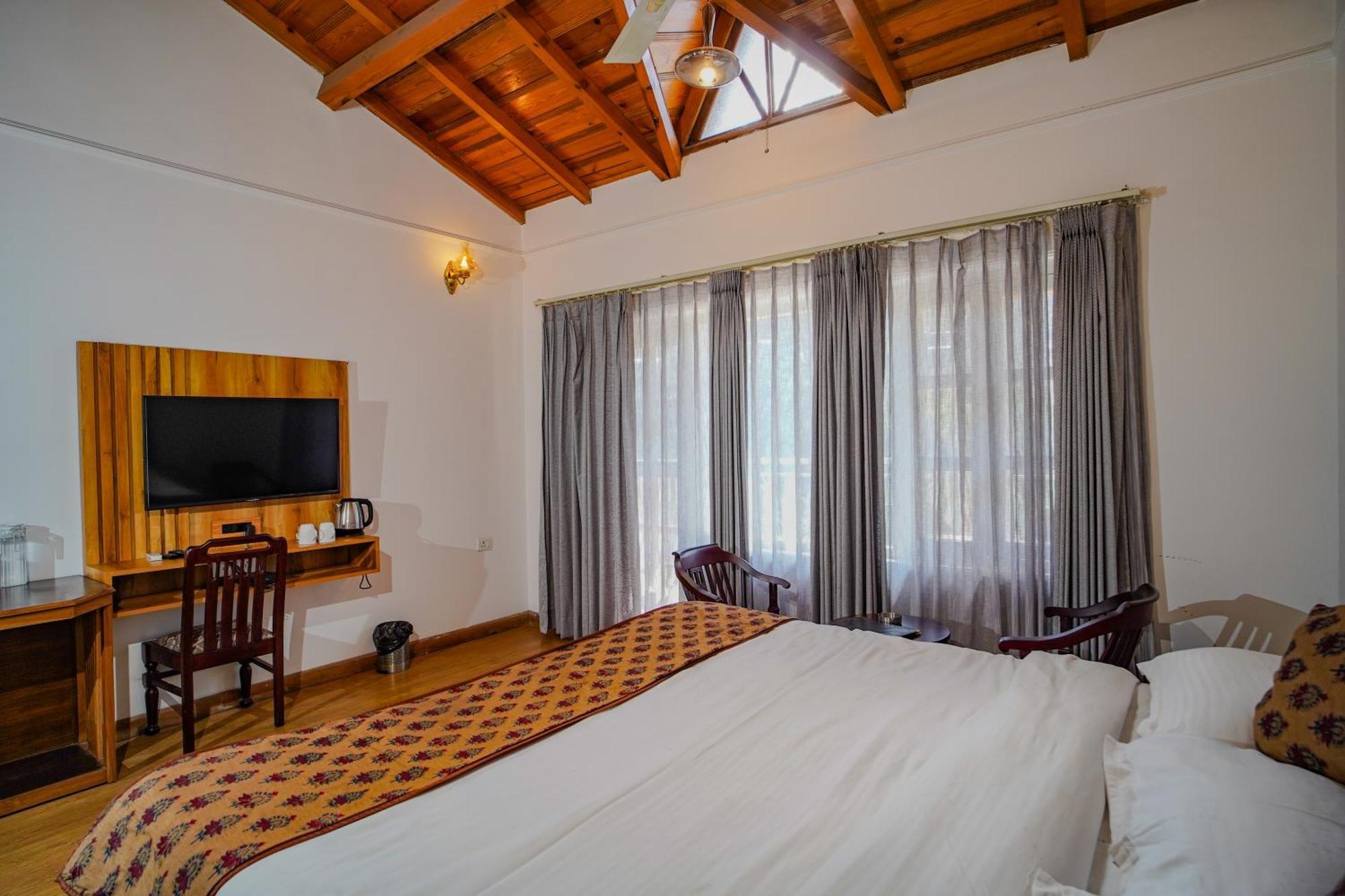 Neelesh Inn- A Luxury Lake View Hotel- 20 Kms From Nainital Bhimtal Ngoại thất bức ảnh