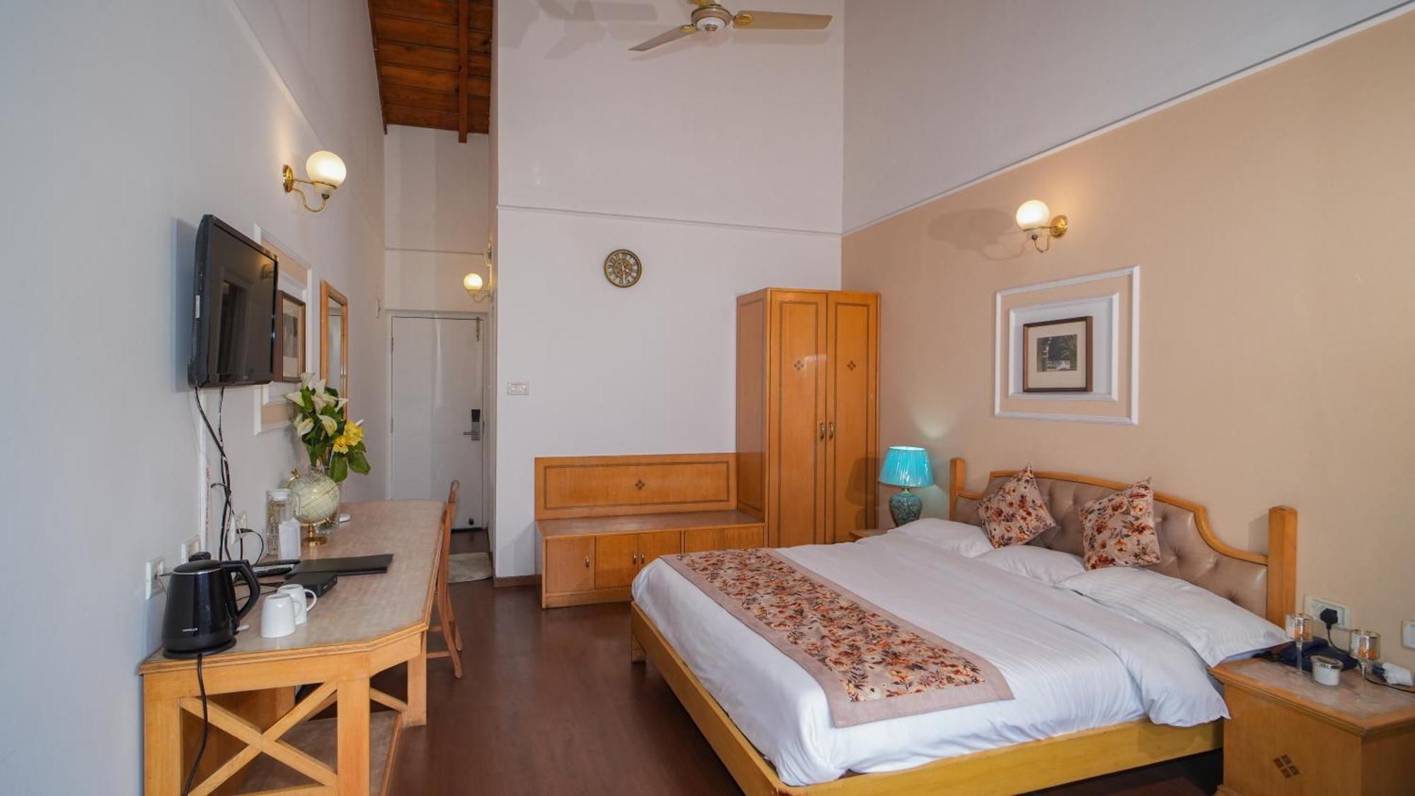 Neelesh Inn- A Luxury Lake View Hotel- 20 Kms From Nainital Bhimtal Ngoại thất bức ảnh
