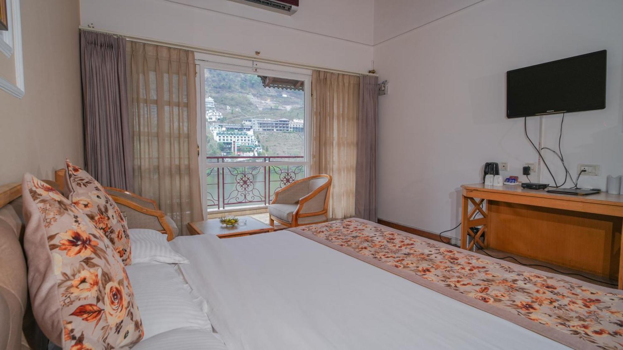 Neelesh Inn- A Luxury Lake View Hotel- 20 Kms From Nainital Bhimtal Ngoại thất bức ảnh