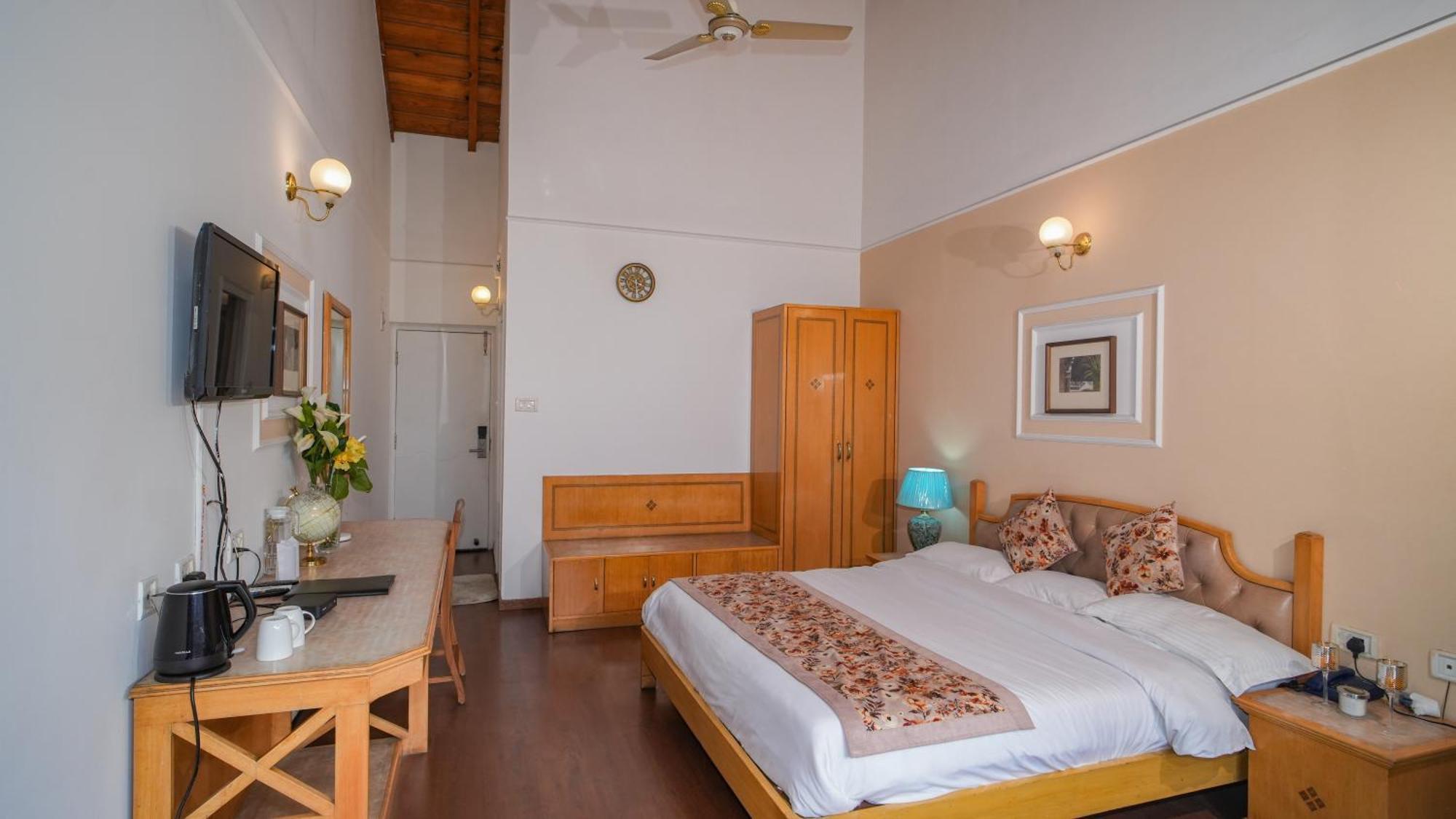 Neelesh Inn- A Luxury Lake View Hotel- 20 Kms From Nainital Bhimtal Ngoại thất bức ảnh