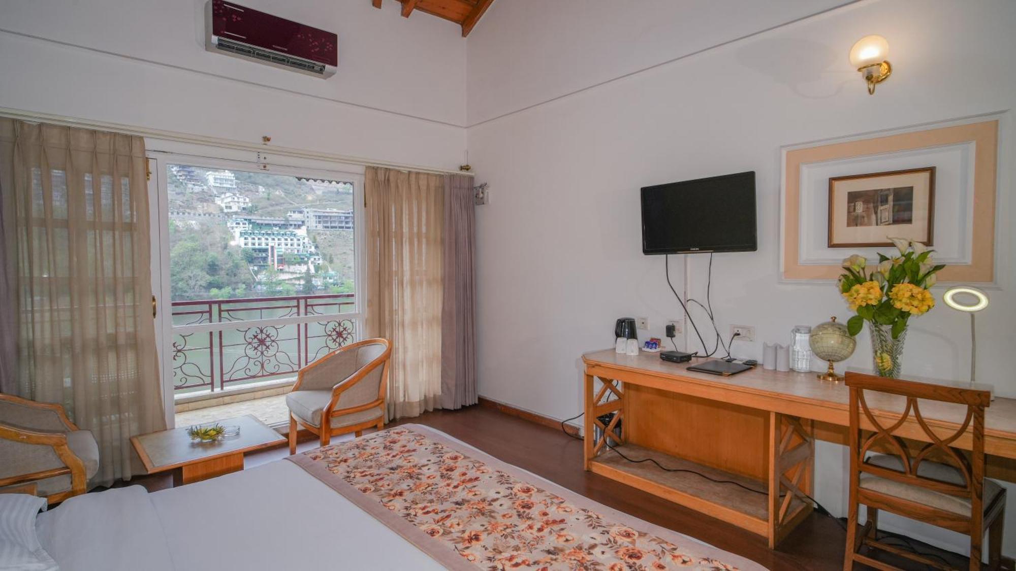 Neelesh Inn- A Luxury Lake View Hotel- 20 Kms From Nainital Bhimtal Ngoại thất bức ảnh