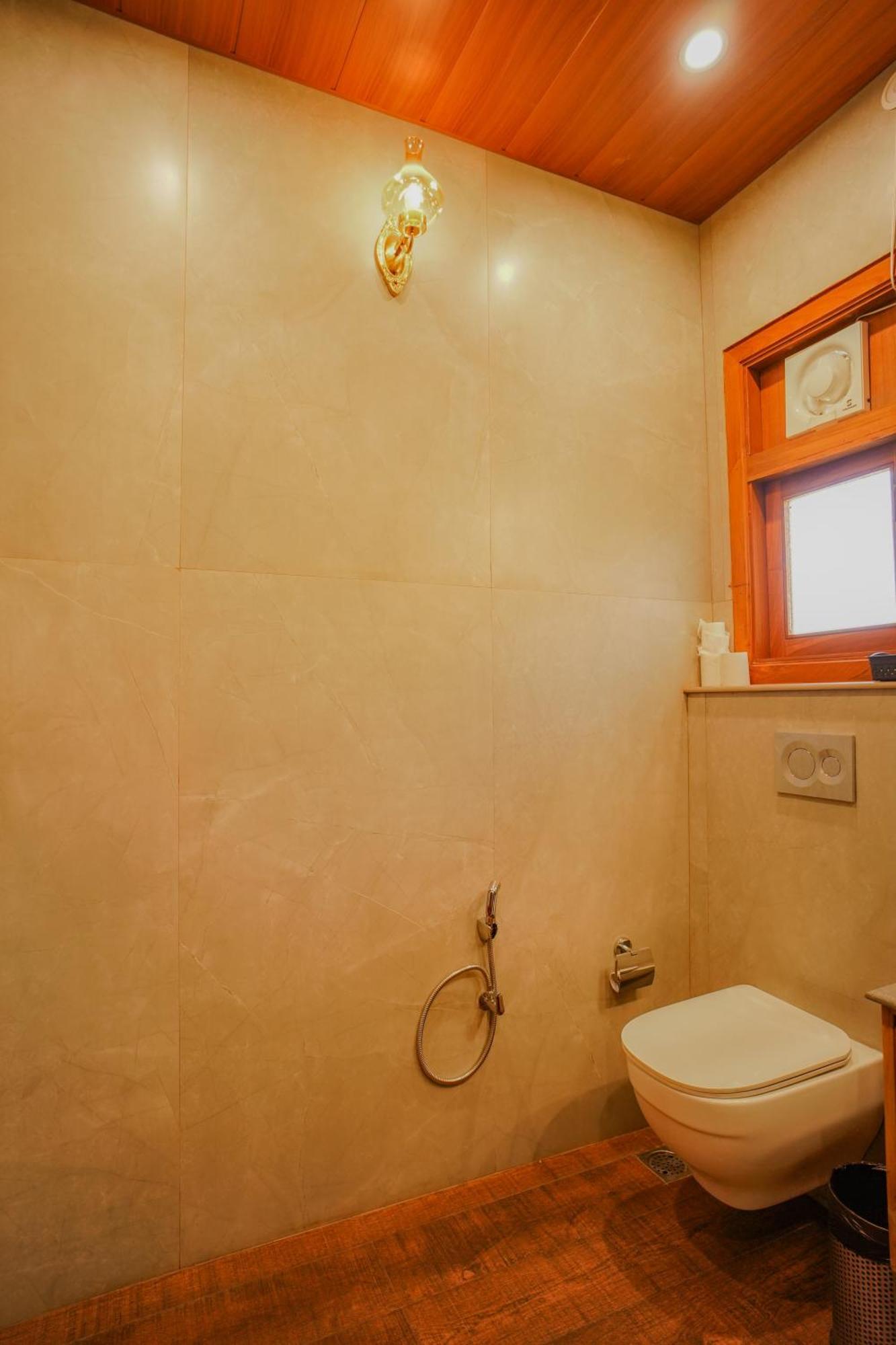 Neelesh Inn- A Luxury Lake View Hotel- 20 Kms From Nainital Bhimtal Ngoại thất bức ảnh