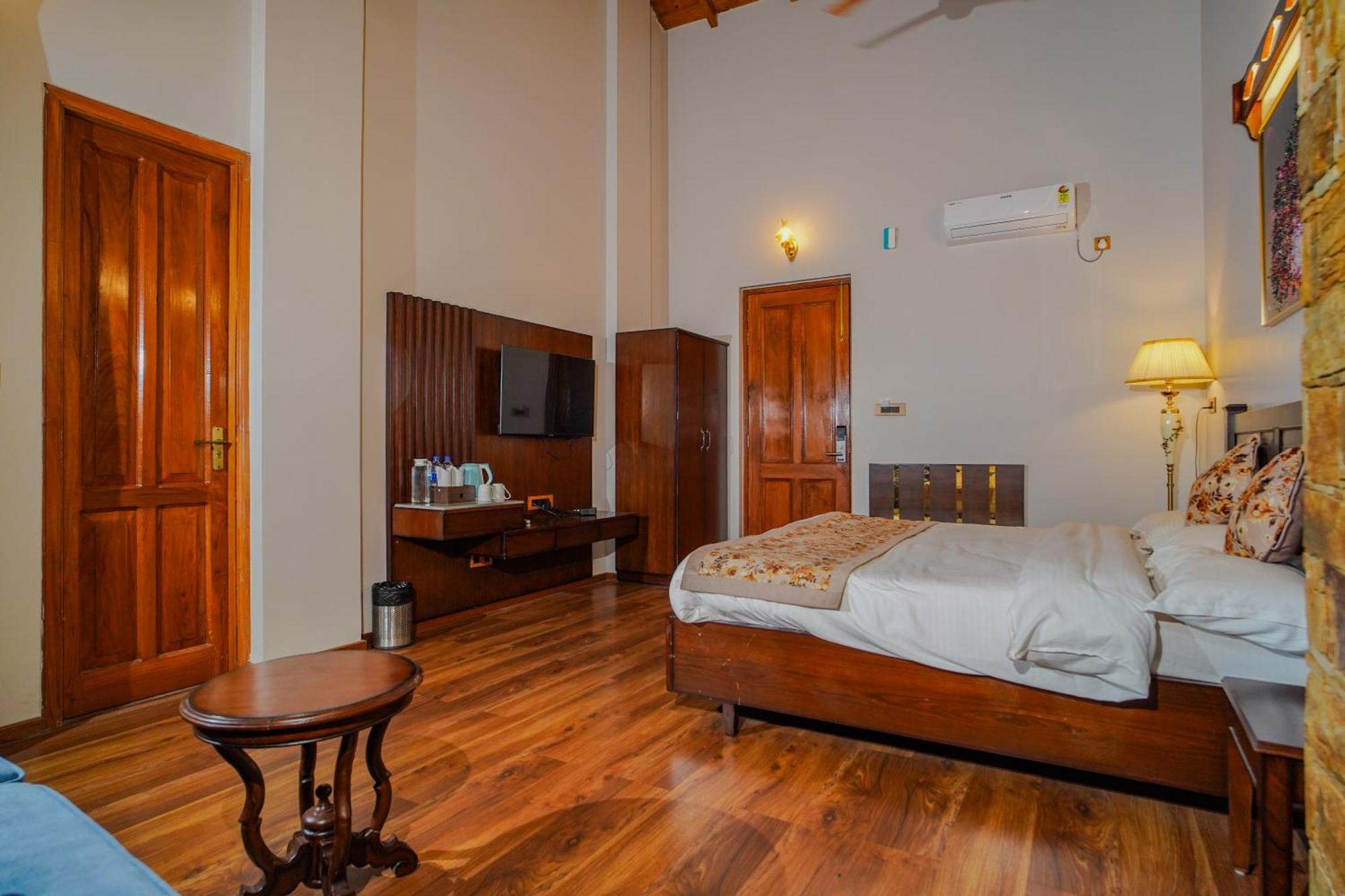 Neelesh Inn- A Luxury Lake View Hotel- 20 Kms From Nainital Bhimtal Ngoại thất bức ảnh
