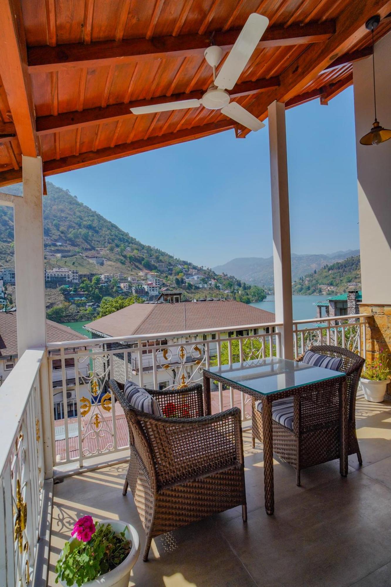 Neelesh Inn- A Luxury Lake View Hotel- 20 Kms From Nainital Bhimtal Ngoại thất bức ảnh