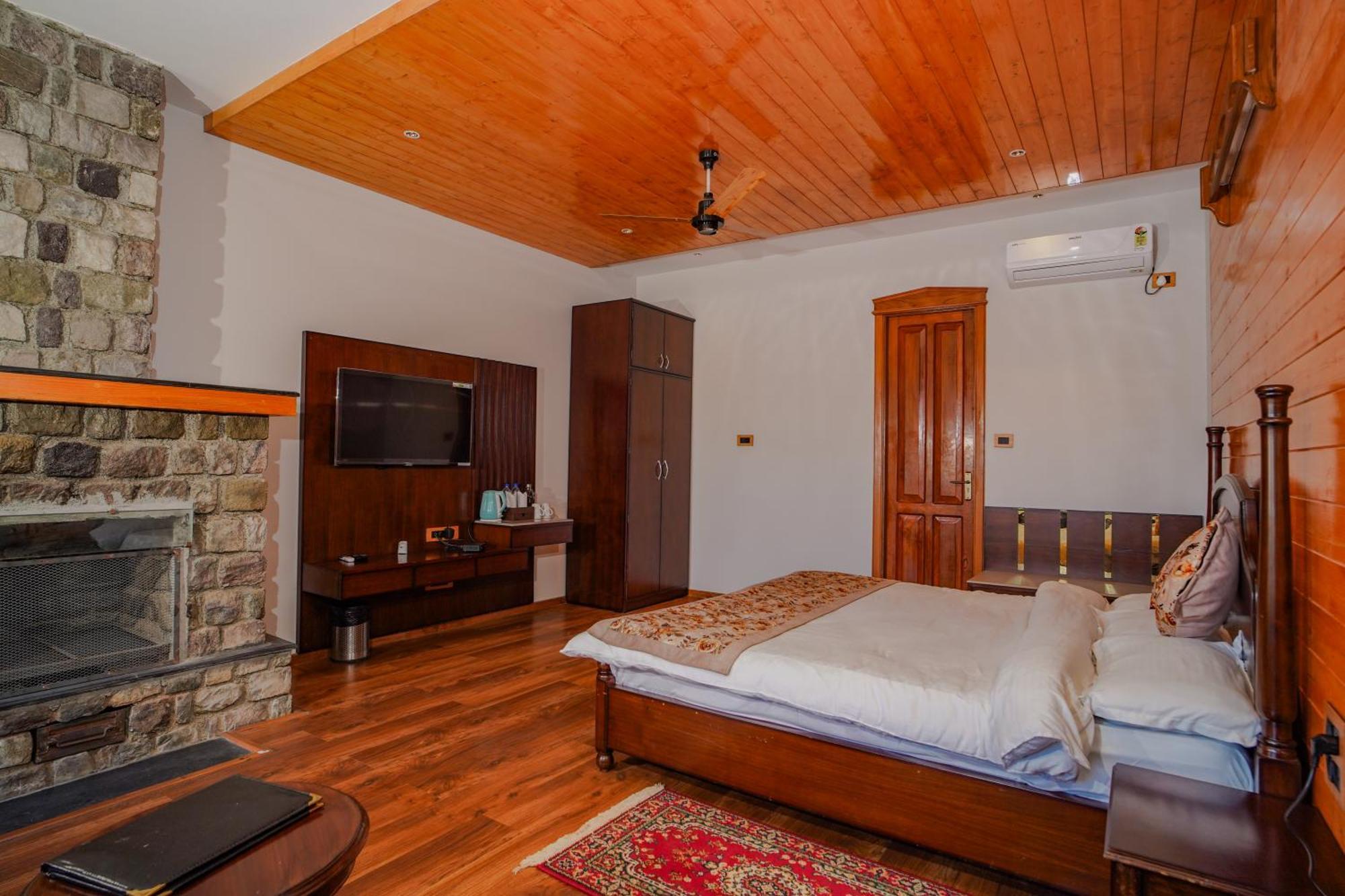 Neelesh Inn- A Luxury Lake View Hotel- 20 Kms From Nainital Bhimtal Ngoại thất bức ảnh