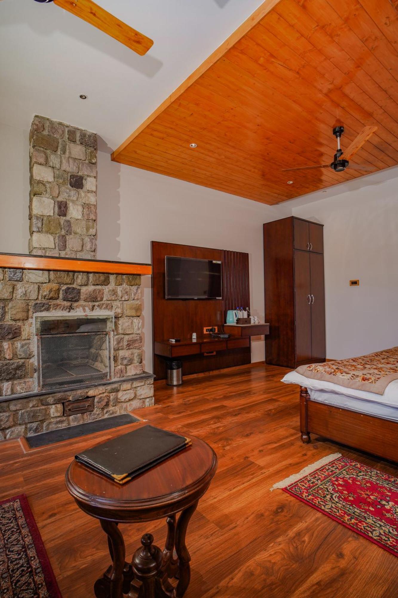 Neelesh Inn- A Luxury Lake View Hotel- 20 Kms From Nainital Bhimtal Ngoại thất bức ảnh