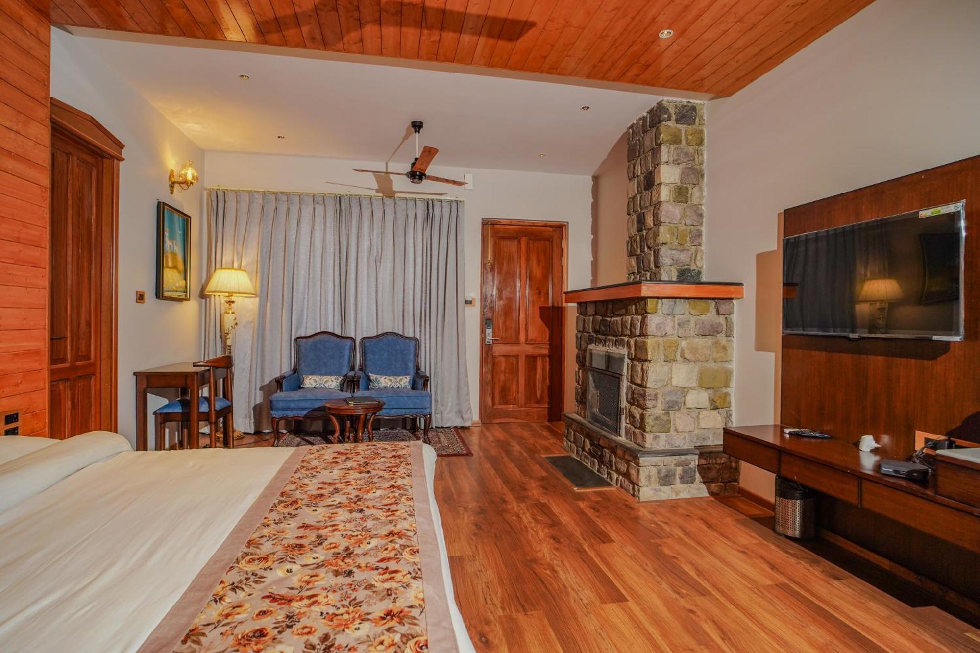 Neelesh Inn- A Luxury Lake View Hotel- 20 Kms From Nainital Bhimtal Ngoại thất bức ảnh