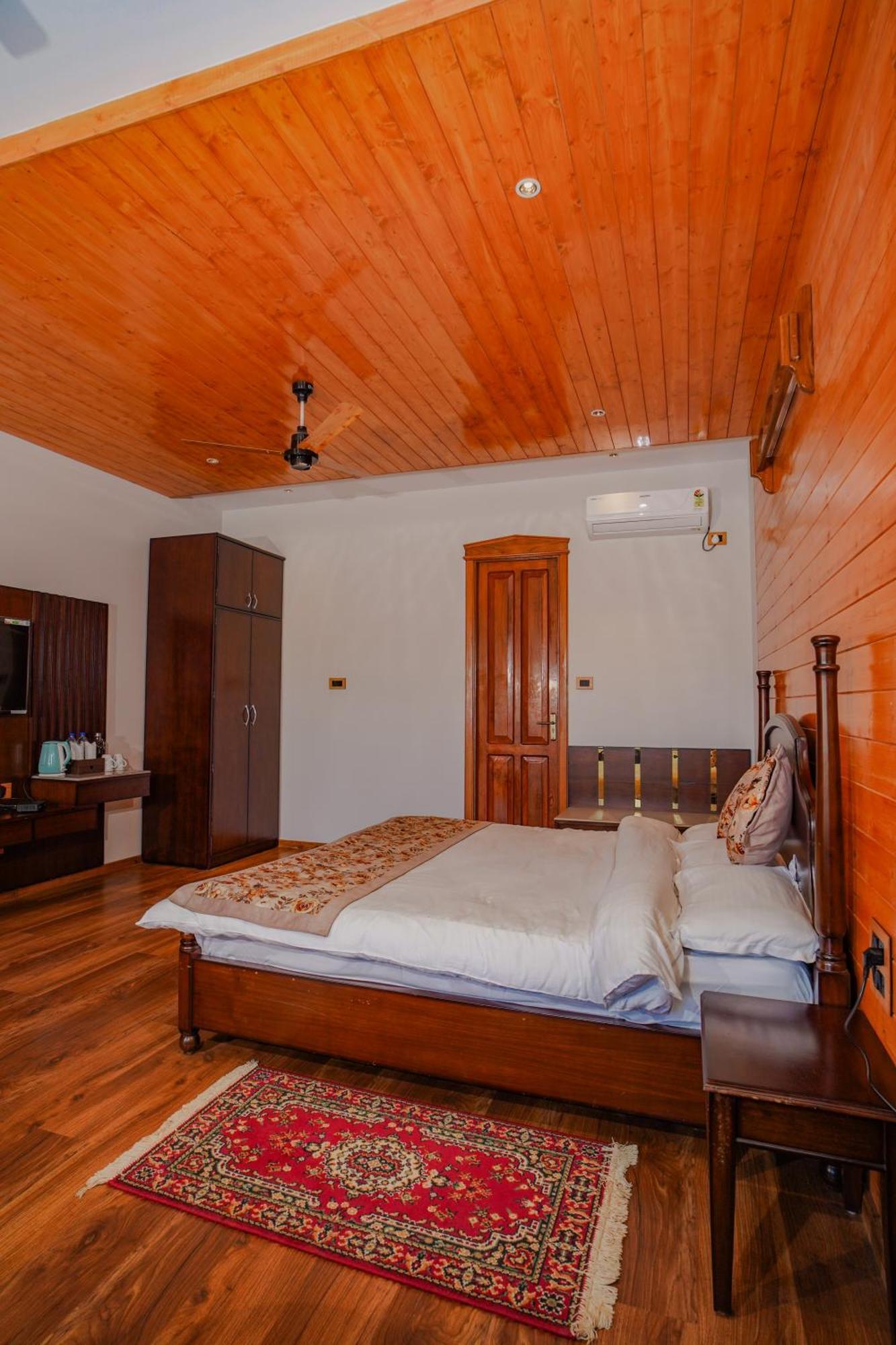 Neelesh Inn- A Luxury Lake View Hotel- 20 Kms From Nainital Bhimtal Ngoại thất bức ảnh